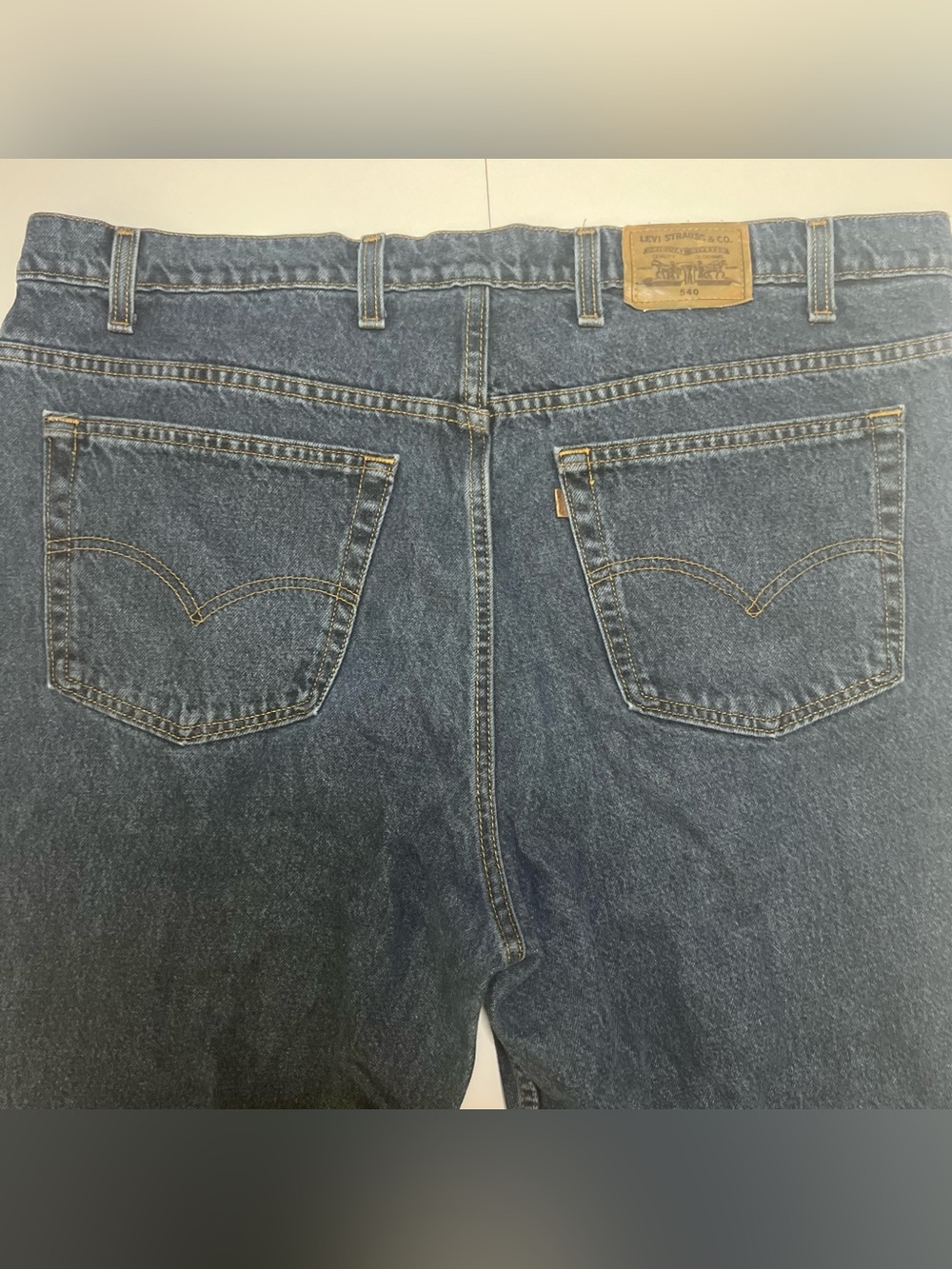 Vintage 1995 Levi's Men's Relaxed Fit Dark Blue Denim Jeans (Gold Tab) - Picture 6 of 9